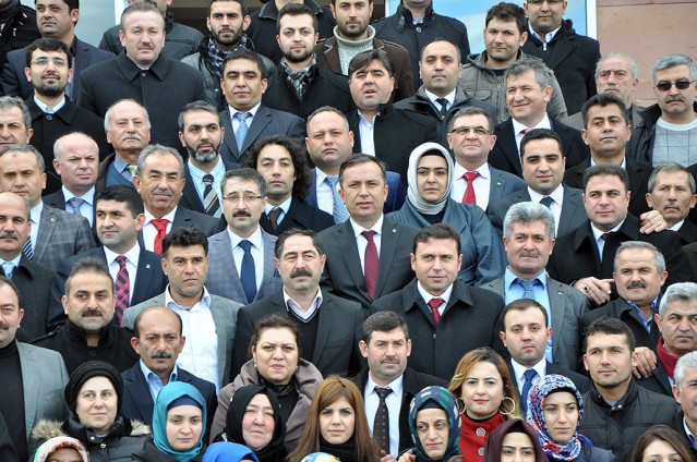 AK Parti İl Başkanı Rumi Bekiroğolu, mazbatasını a