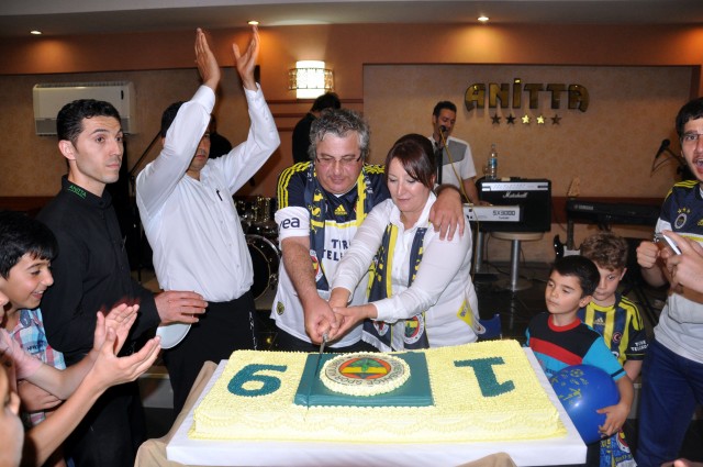 Fenerbahçeliler şampiyonluğu kutladı