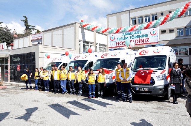 8 ambulans törenle teslim edildi