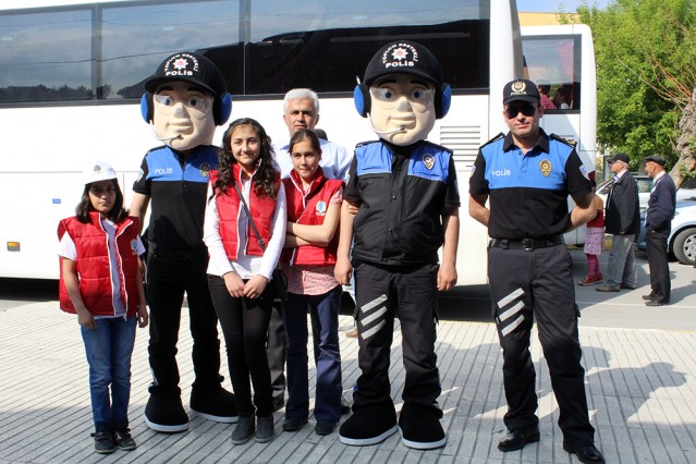 Polis çocukları Çanakkale’ye götürdü