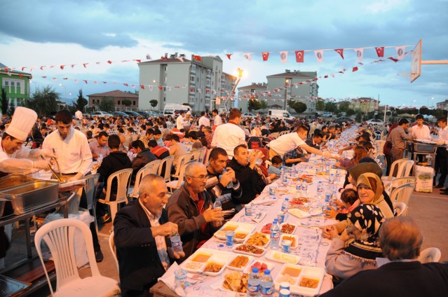Akkent'te mahalle iftarı