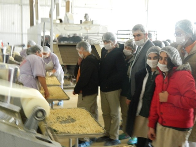 Pınar koleji mantı fabrikasını gezdi