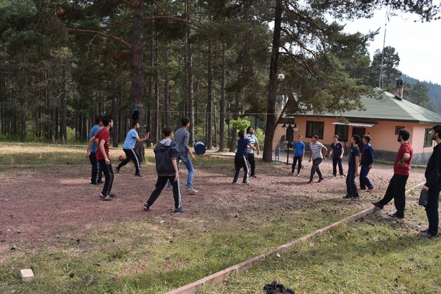 Özgür Der’den gençlere özel kamp