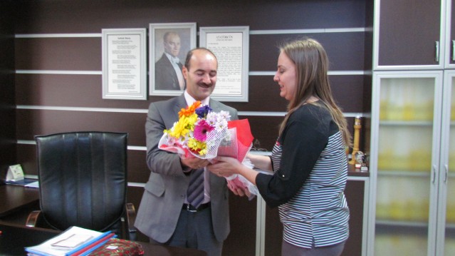 Özel Hastane çiçeklerle kutladı