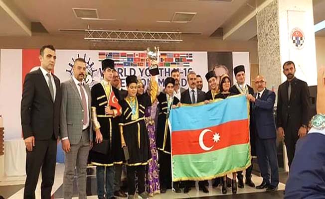 Şampiyon Azerbaycan'ın büyükelçisini kutladılar