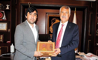 Adana Belediye Başkanı’na leblebi