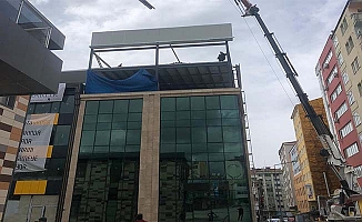 AK Parti'nin yeni binasında yıkım başladı