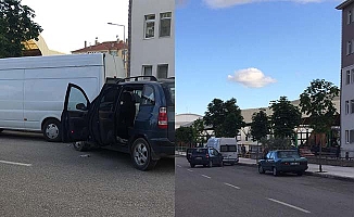 Buharaevler'de kaza, duran minibüse çarptı