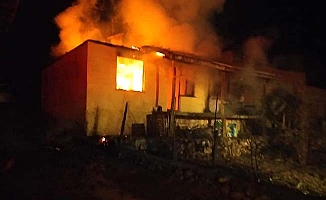 Köy evinde yangın