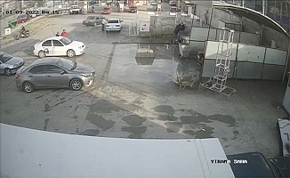 Aranan şahıs otomobilini yıkarken yakalandı