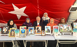 Başkan ve Rektör Diyarbakır anneleriyle nöbet tuttu