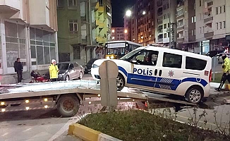 Şüpheli araç kovalayan polisler kaza yaptı
