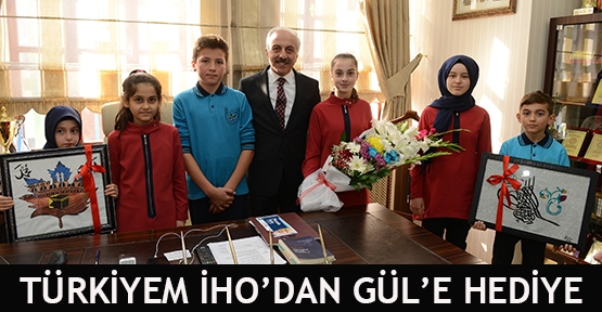 Türkiyem İHO'dan Gül'e hediye