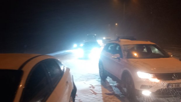 Kar Çorum-Samsun yolunda trafiği durdurdu