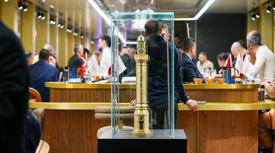 Altın kule dikkat çekti