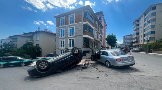 Otomobil ciple çarpıştı, 2 yaralı