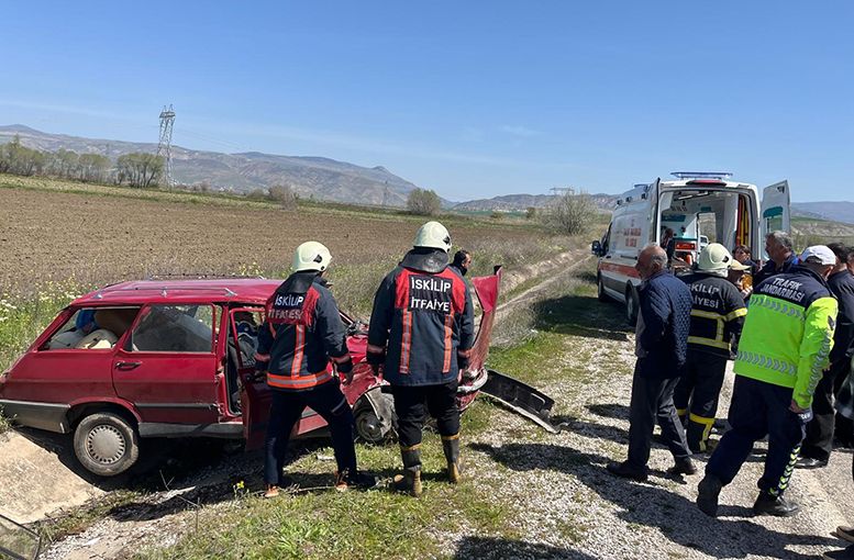 Uğurludağ yol ayrımında kaza, 3 yaralı