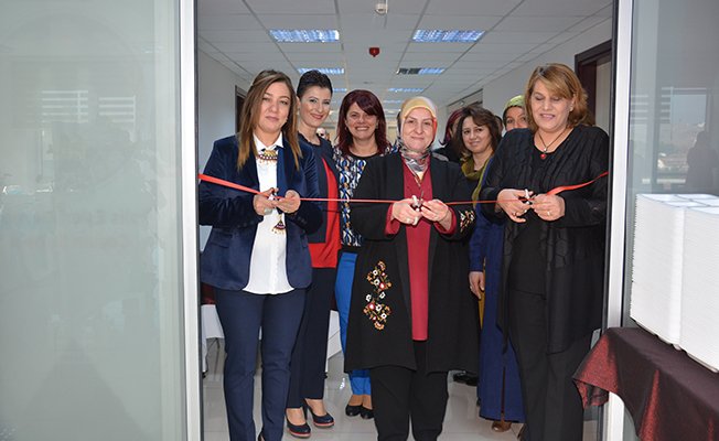 Kermesi Bakan eşi açtı