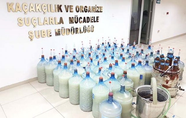 Bunlar emekli öğretim görevlisinin evinden çıktı