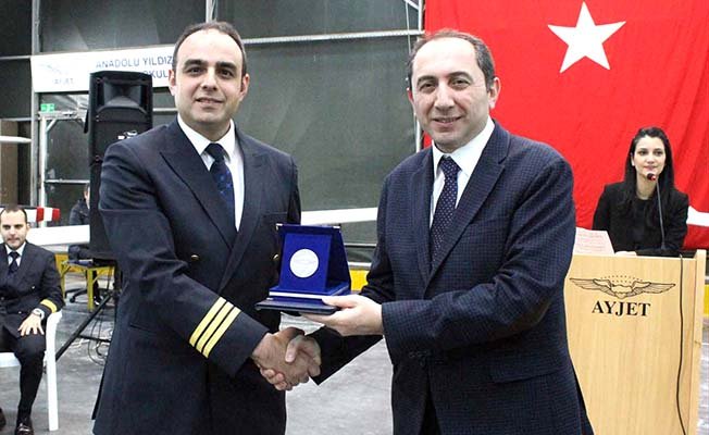 Rektör pilotları kutladı