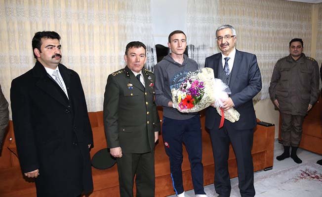 Afrin Gazimize baba evinde ziyaret