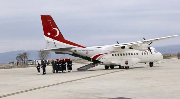 Şehidimizi karşılarken gözyaşlarını tutamadılar