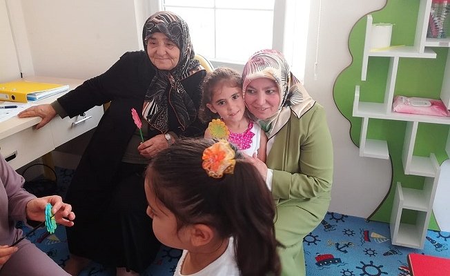 Şehit annesinin ziyaretinde duygusal anlar