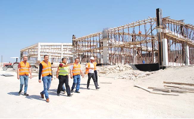 Başkaları konuşur zanaatkarlar iş yapar