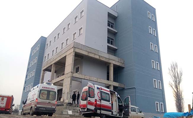 Asansör boşluğuna düşen iki işçi hayatını kaybetti
