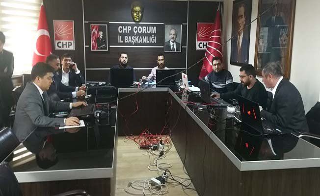 Özgür Kılıç partiden izliyor
