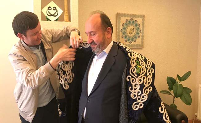 Bey Kaftanı kuşandı