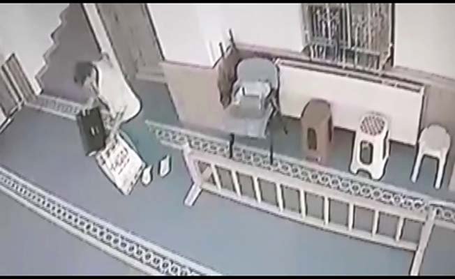 İmam odasından laptop çaldı