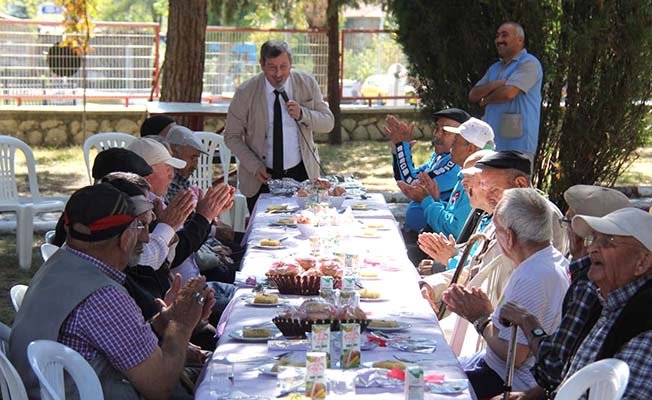 Şarkılarla moral verdi