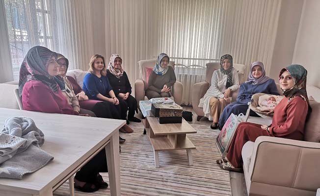 Sevinçlerine ortak oldu