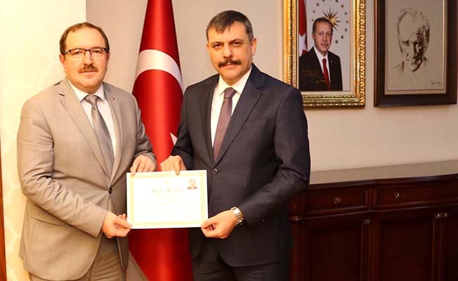 Vali’den başarı belgesi aldı