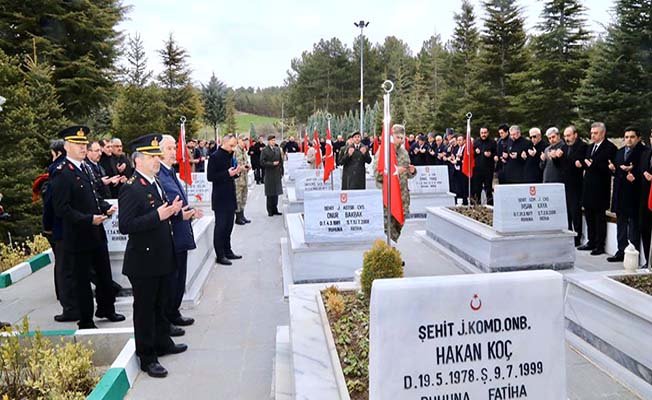 Şehitlerin torunları bir kez daha 'Çanakkale Geçilmez’ dedi