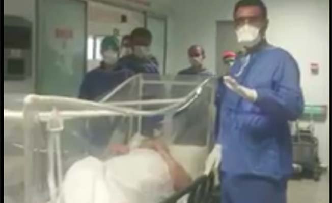 Alkışlarla yoğun bakımdan çıktı