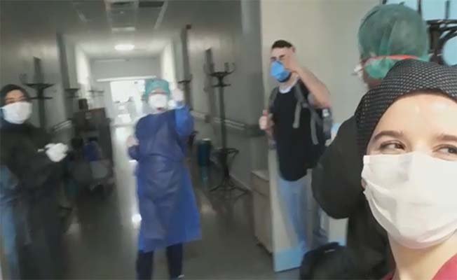 Hastaneden alkışlarla uğurladılar