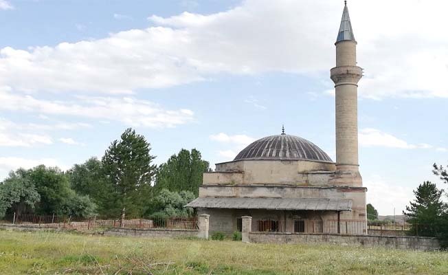 CHP: ‘6 asırlık cami bakıma muhtaç’
