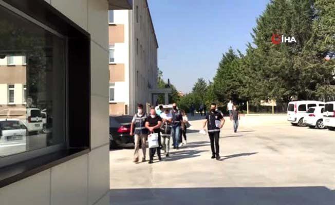 Özel düzenekle ATM’den para çaldılar