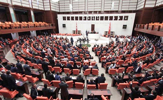 Gece yarısı Meclis’ten geçti