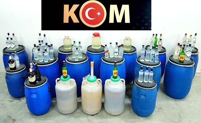 KOM ekipleri kaçak içki ele geçirdi