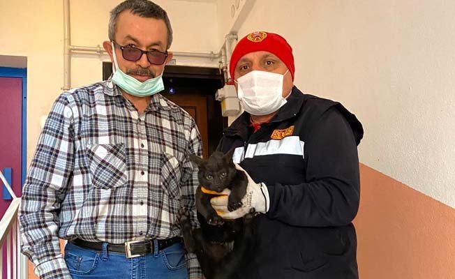 Apartman boşluğuna düştü