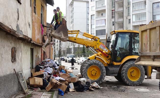 4 kamyon çöp çıktı
