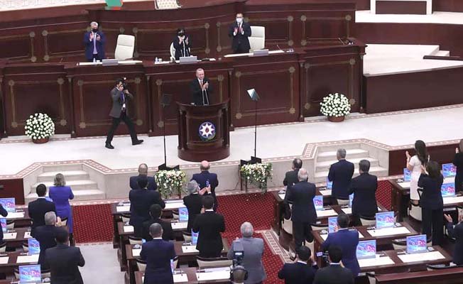 Ayakta alkışlandı