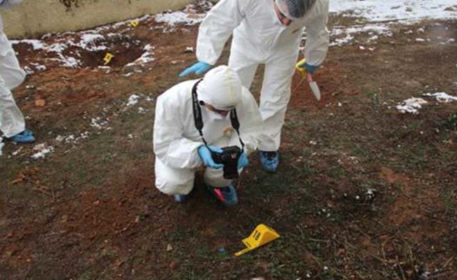 Çaldığı kabloları yakarken yakalandı