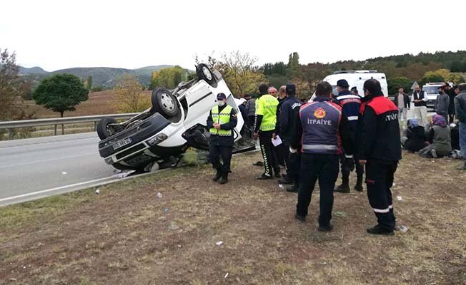 Kontrolden çıkarak devrildi, 18 yaralı