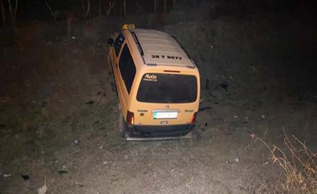 Ticari taksi şarampole uçtu, 3 Yaralı