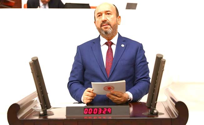 Kürsüden demiryoluna dikkat çekti