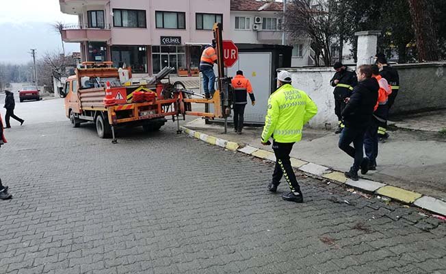 Çalınan levhaların yenileri dikildi